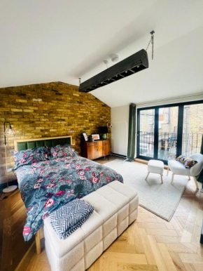Private room in Mews house